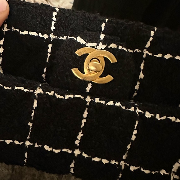 Authentic Chanel Mini Pearl Crush Flap Bag in Tweed & Antique Gold Hardware - Picture 8 of 16